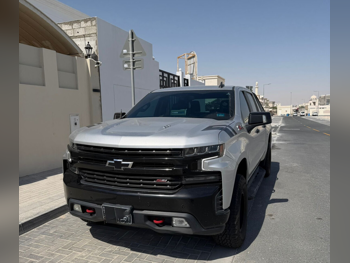 Chevrolet  Silverado  Z71  2021  Automatic  182,000 Km  8 Cylinder  Four Wheel Drive (4WD)  Pick Up  Silver