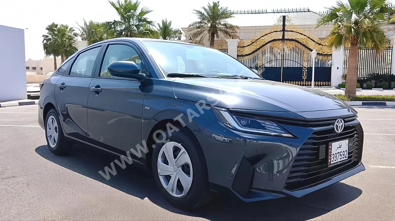 تويوتا  كامري  سيدان  فضي  2026