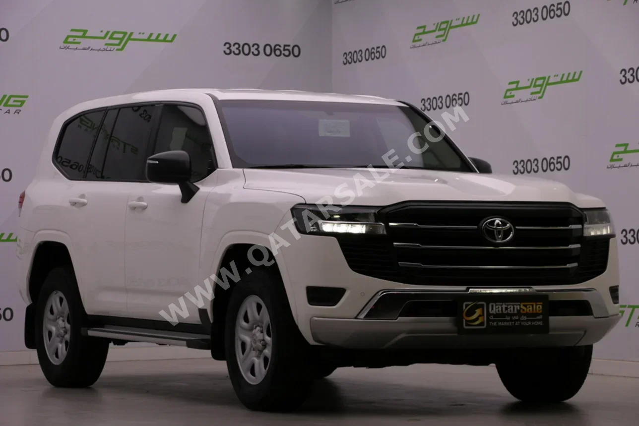 تويوتا لاند كروزر جي اكس 2024 اوتوماتيك 77,000 كم 6 سلندر دفع رباعي اس يو في أبيض تحت الضمان
