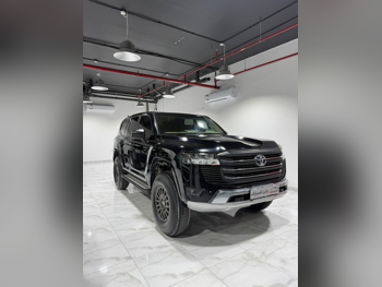 تويوتا  لاند كروزر  جي اكس  2022  اوتوماتيك  100,000 كم  6 سلندر  دفع رباعي  اس يو في  أسود