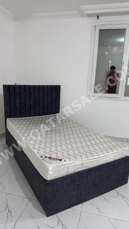 الأسّرة - فردي - اللون الرمادي