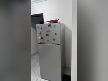 ثلاجة تقليدية - اللون الرمادي