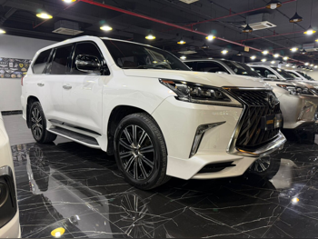 Lexus  LX  570  2017  Automatic  288,000 Km  8 Cylinder  Four Wheel Drive (4WD)  SUV  White