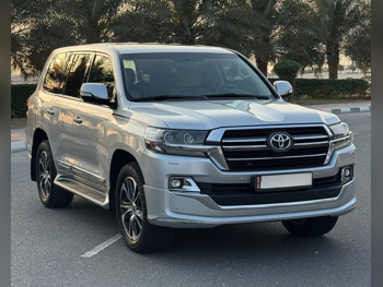 تويوتا  لاند كروزر  جي اكس ار - غراند تورينغ  2020  اوتوماتيك  201,000 كم  8 سلندر  دفع رباعي  اس يو في  فضي