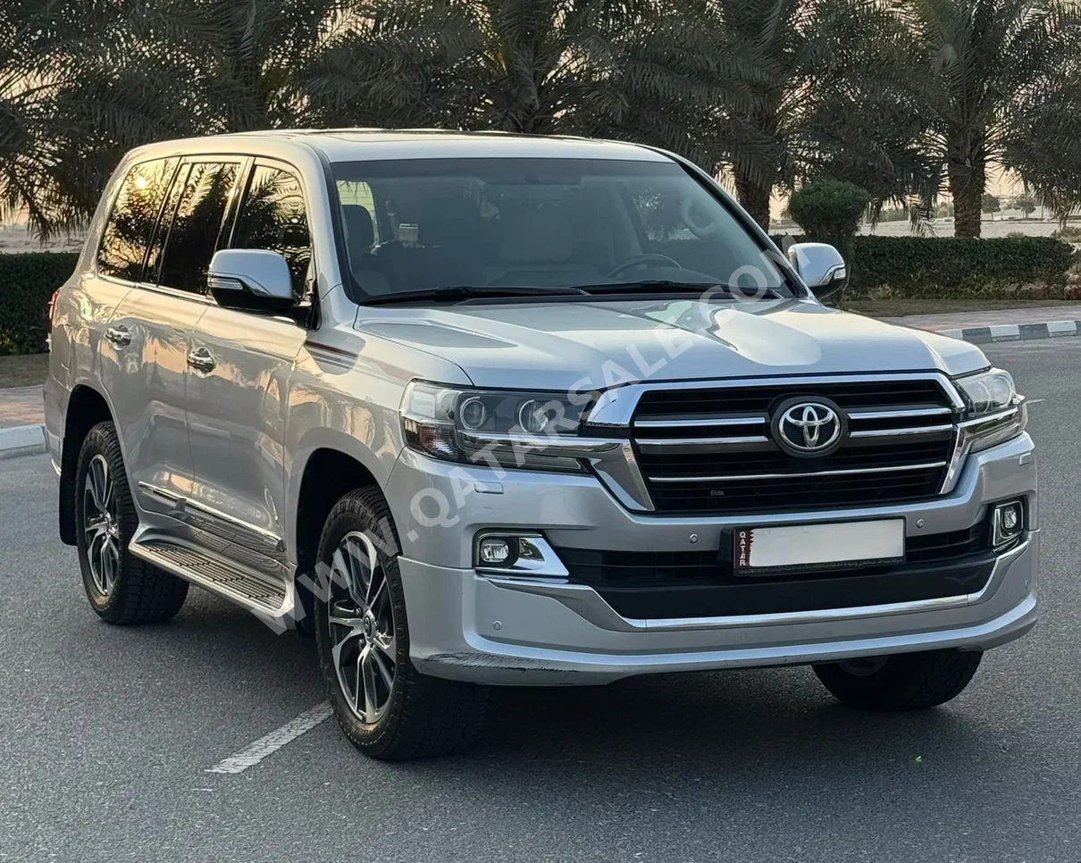تويوتا لاند كروزر جي اكس ار - غراند تورينغ 2020 اوتوماتيك 201,000 كم 8 سلندر دفع رباعي اس يو في فضي