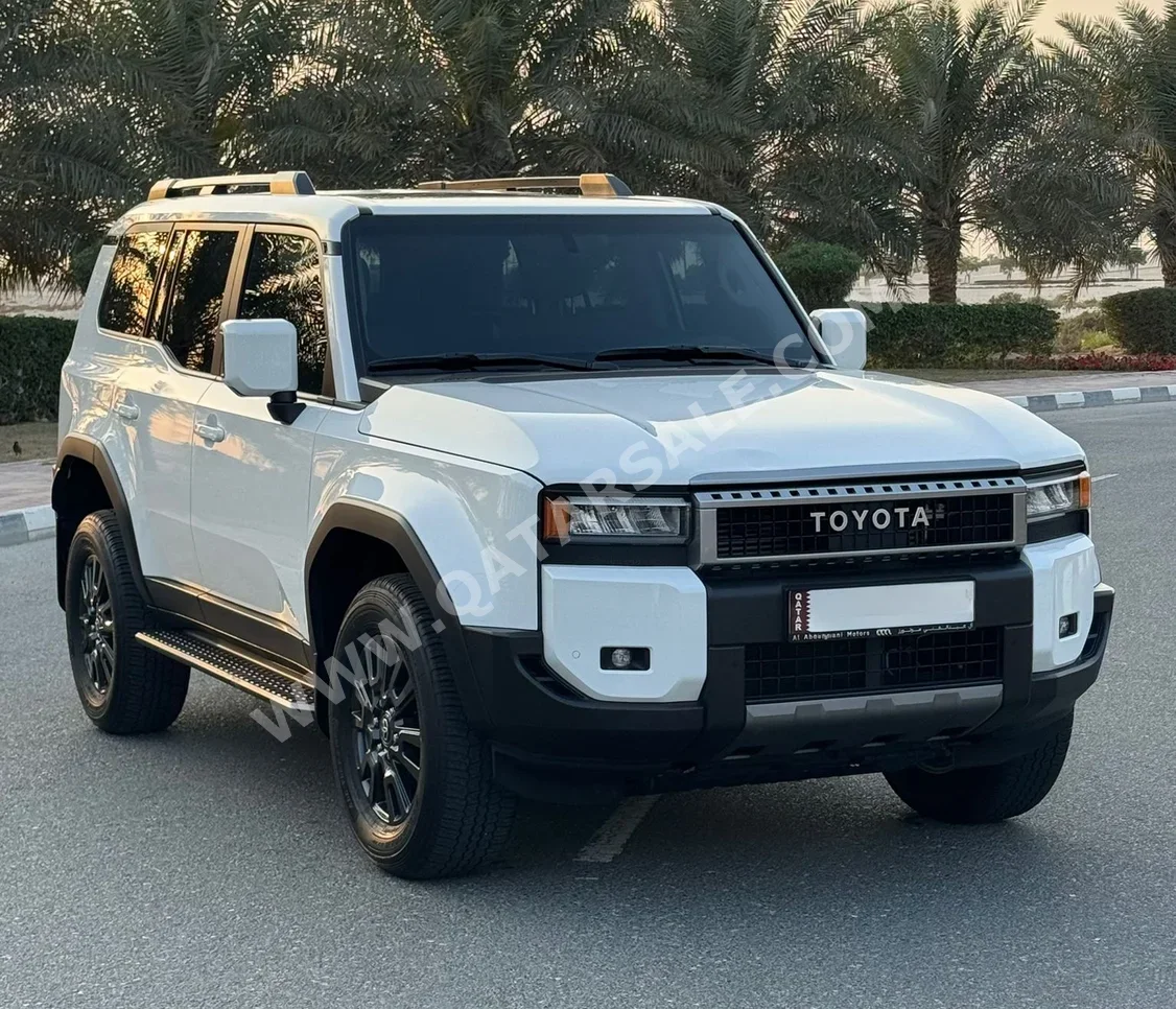 تويوتا برادو تي اكس تيربو 2024 اوتوماتيك 22,000 كم 4 سلندر دفع رباعي اس يو في أبيض تحت الضمان