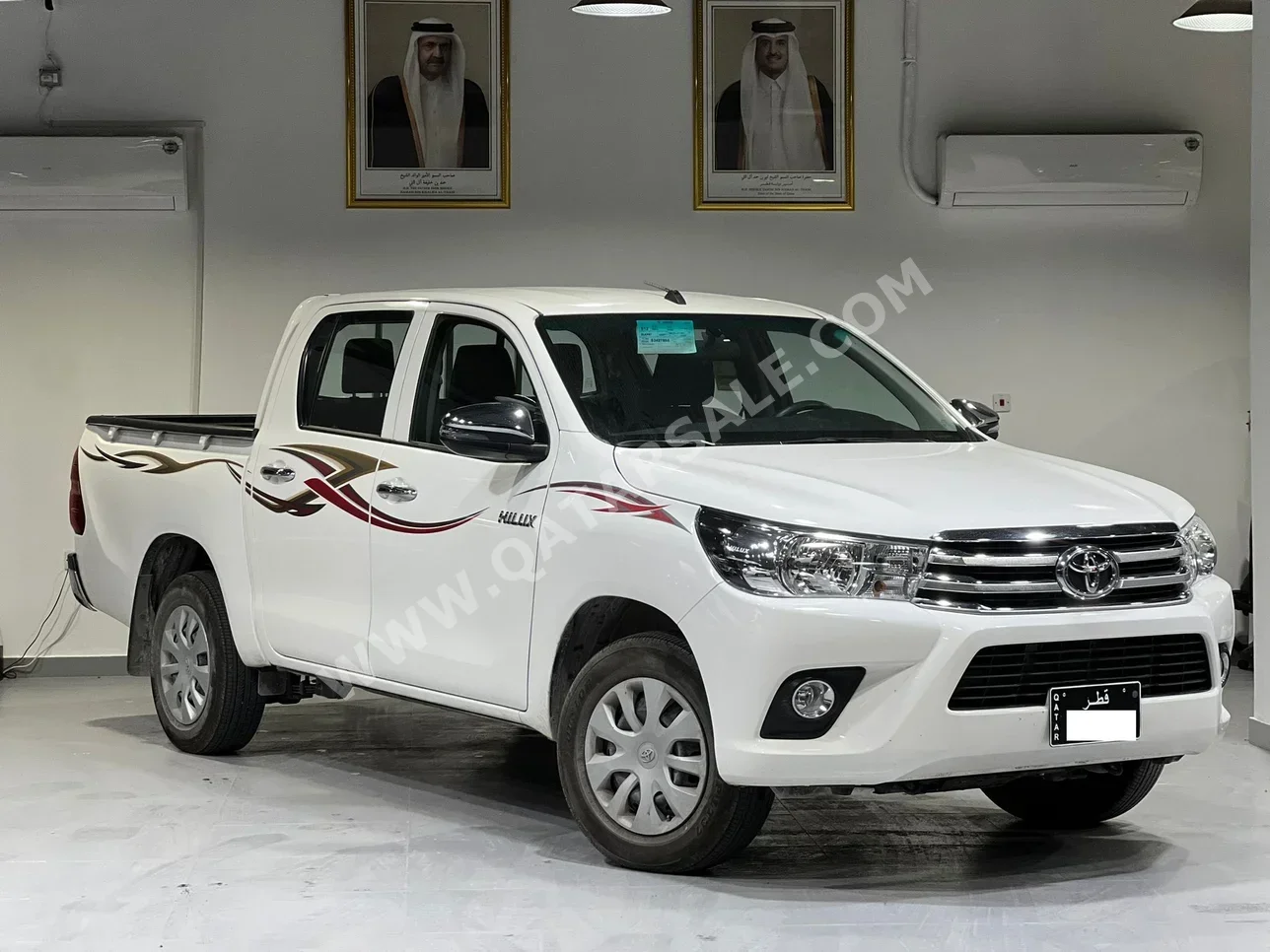 تويوتا هاي لوكس 2025 اوتوماتيك 10,000 كم 4 سلندر دفع خلفي بيكب أبيض
