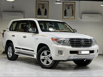 تويوتا  لاند كروزر  جي اكس ار  2014  اوتوماتيك  129,000 كم  8 سلندر  دفع رباعي  اس يو في  أبيض