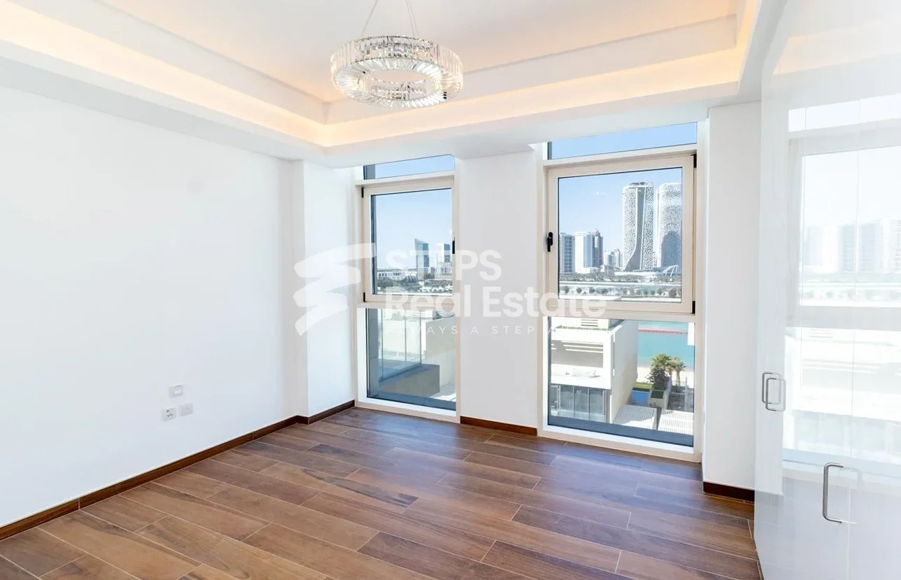 2 غرف نوم  شقة  للايجار  في الدوحة -  اللؤلؤة  نصف مفروشة