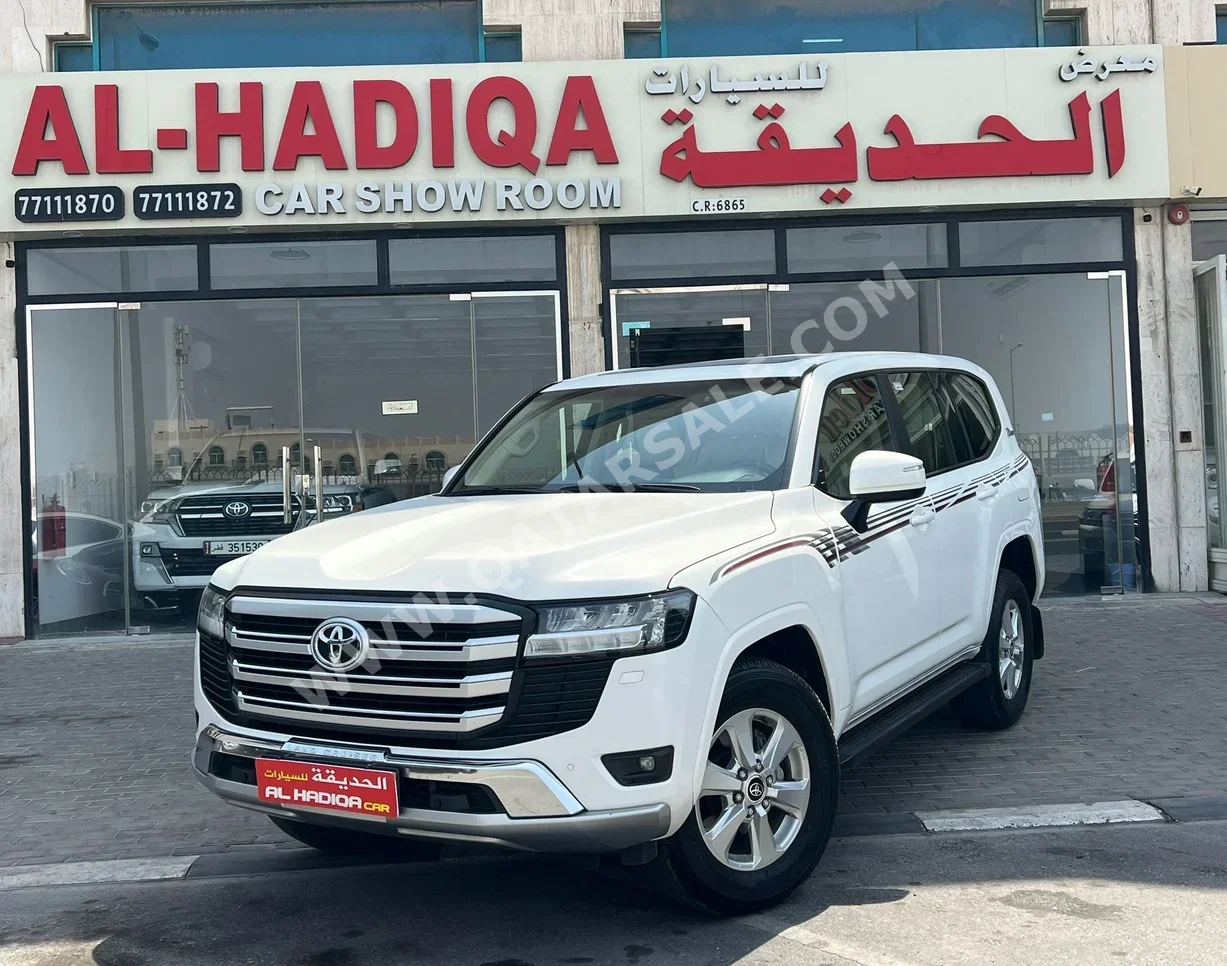 تويوتا لاند كروزر جي اكس ار 2022 اوتوماتيك 126,000 كم 6 سلندر دفع رباعي اس يو في أبيض
