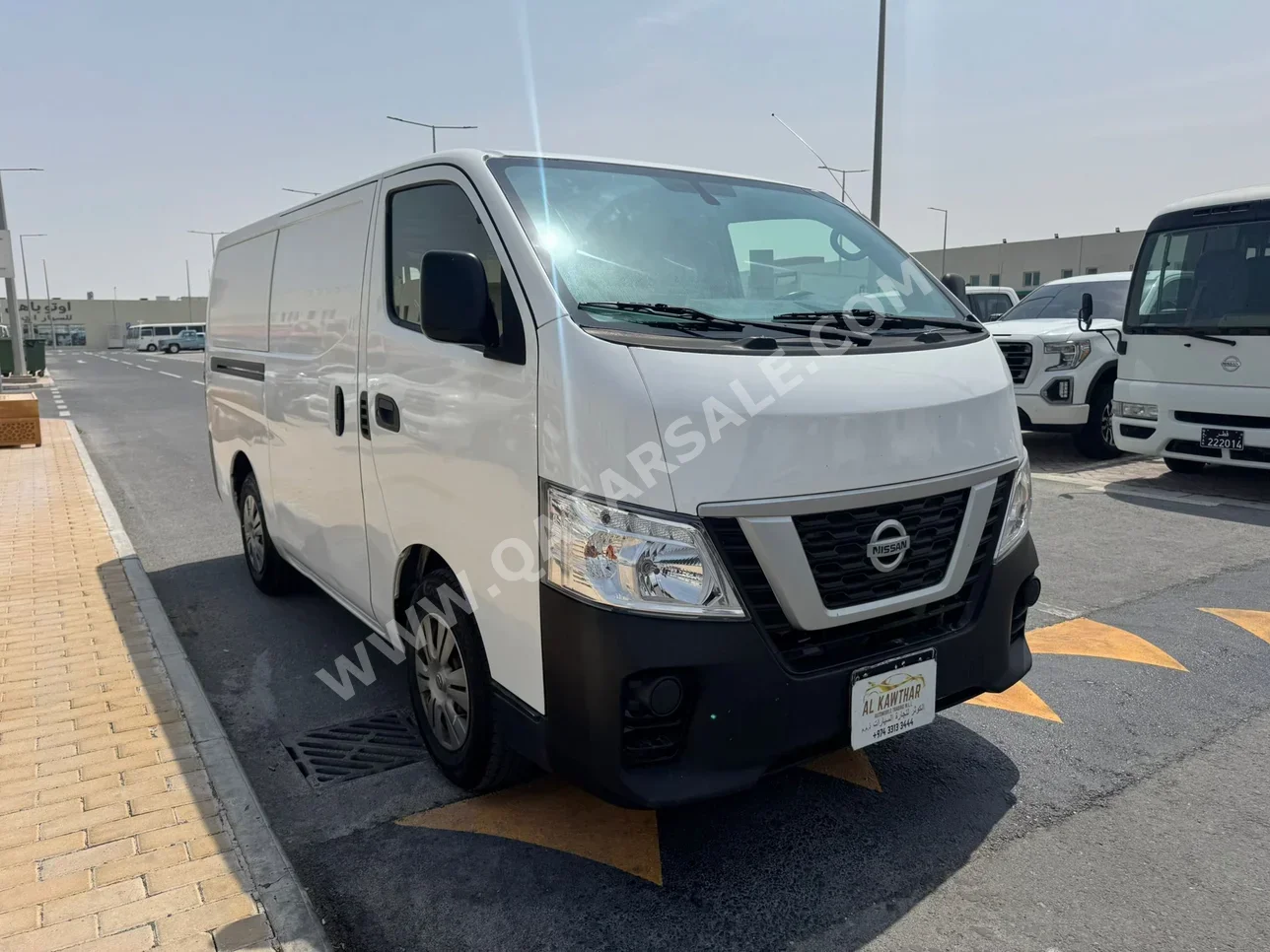 نيسان أم في 350 2020 اوتوماتيك 297,000 كم 4 سلندر دفع خلفي فان \ باص أبيض
