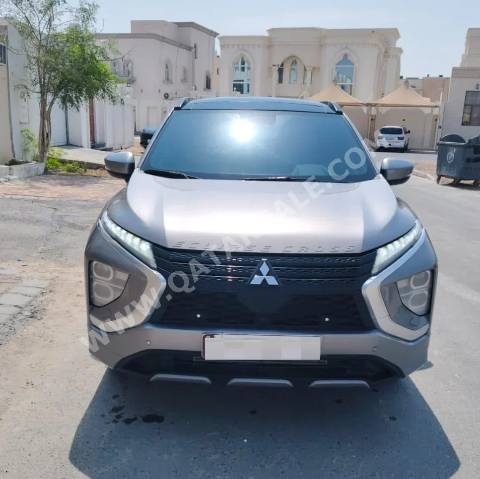 ميتسوبيشي  إيكليبس  كروس هاي لاين  2022  اوتوماتيك  77,000 كم  4 سلندر  دفع رباعي  اس يو في  رمادي