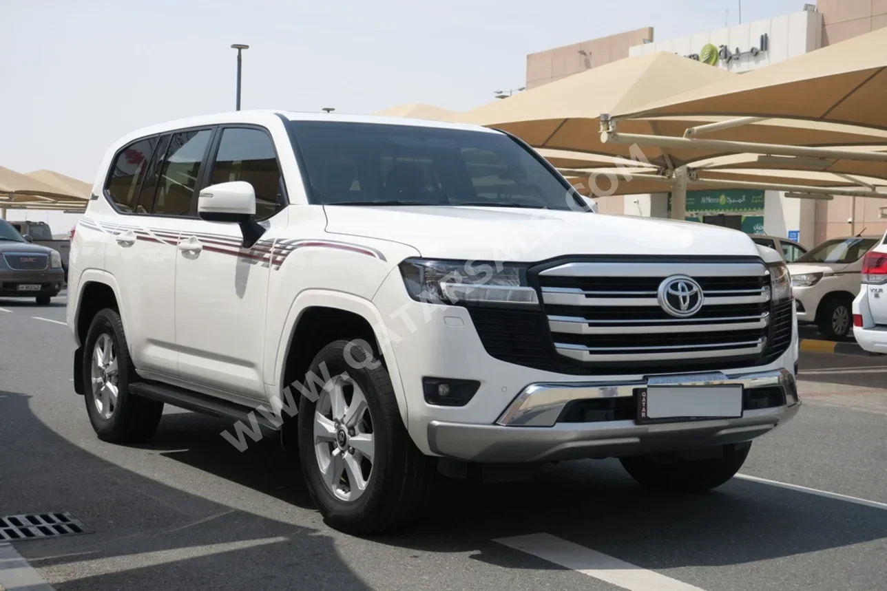 تويوتا لاند كروزر جي اكس ار 2022 اوتوماتيك 133,000 كم 6 سلندر دفع رباعي اس يو في أبيض