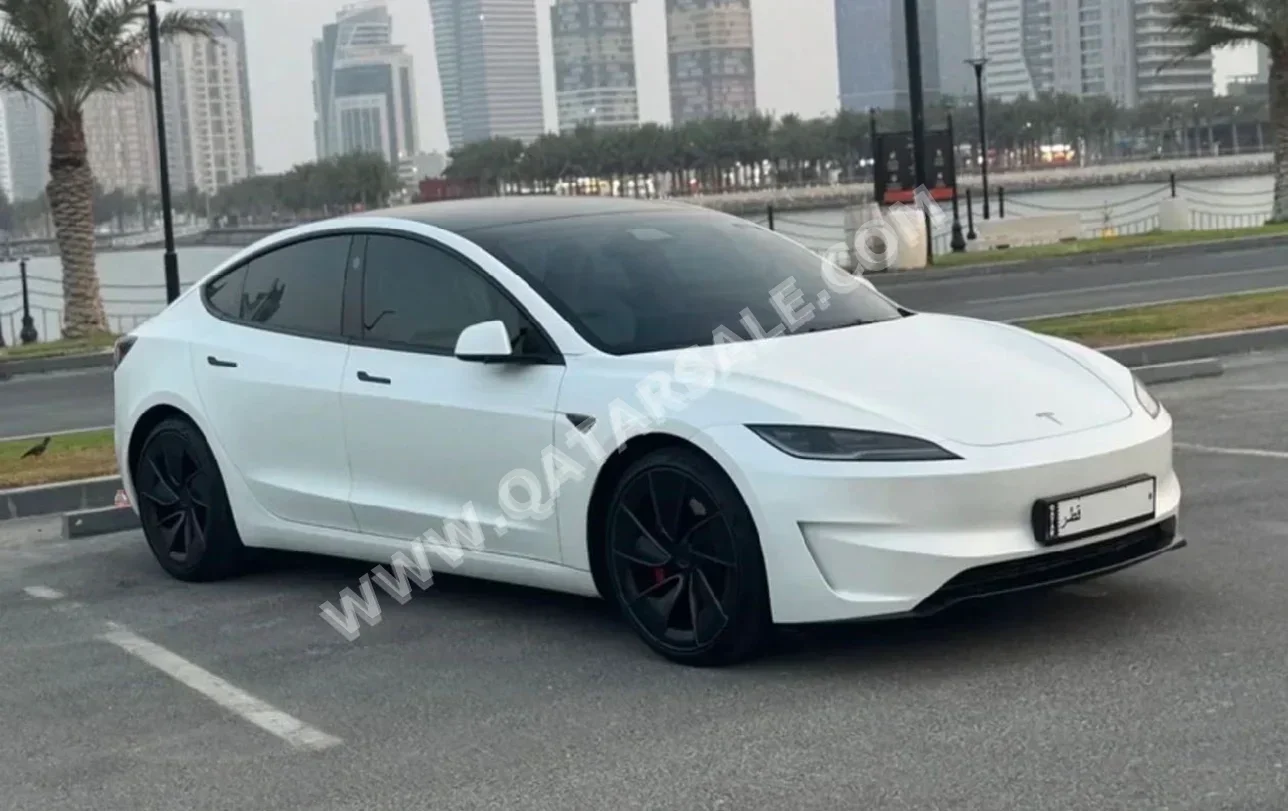 تسلا مودل 3 بيرفورمانس 2025 اوتوماتيك 17,410 كم 0 سلندر دفع كلي مستمر سيدان أبيض تحت الضمان