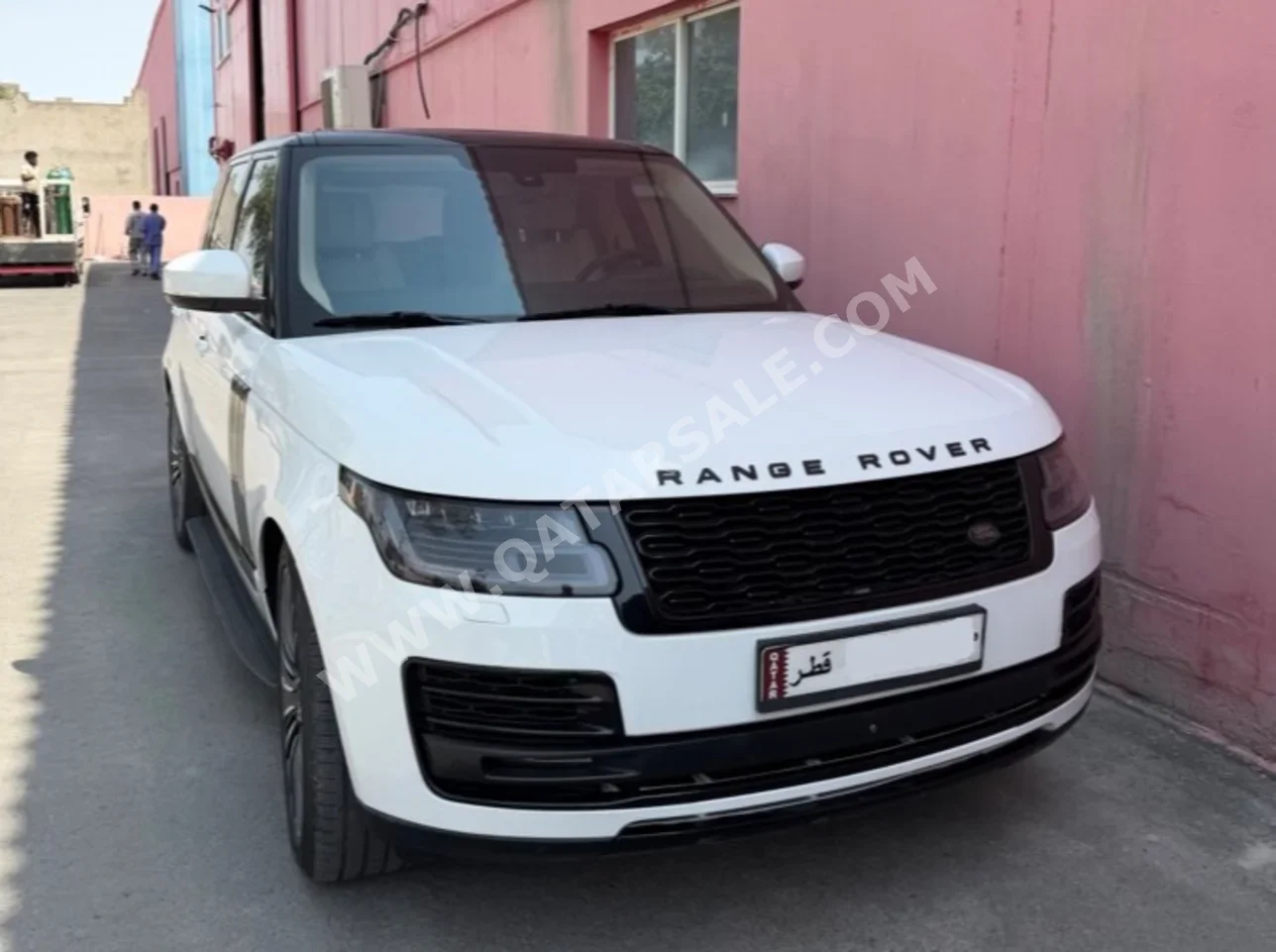 لاند روفر  رنج روفر  فوج اتش اس اي  2014  اوتوماتيك  239,000 كم  8 سلندر  دفع رباعي  اس يو في  أبيض