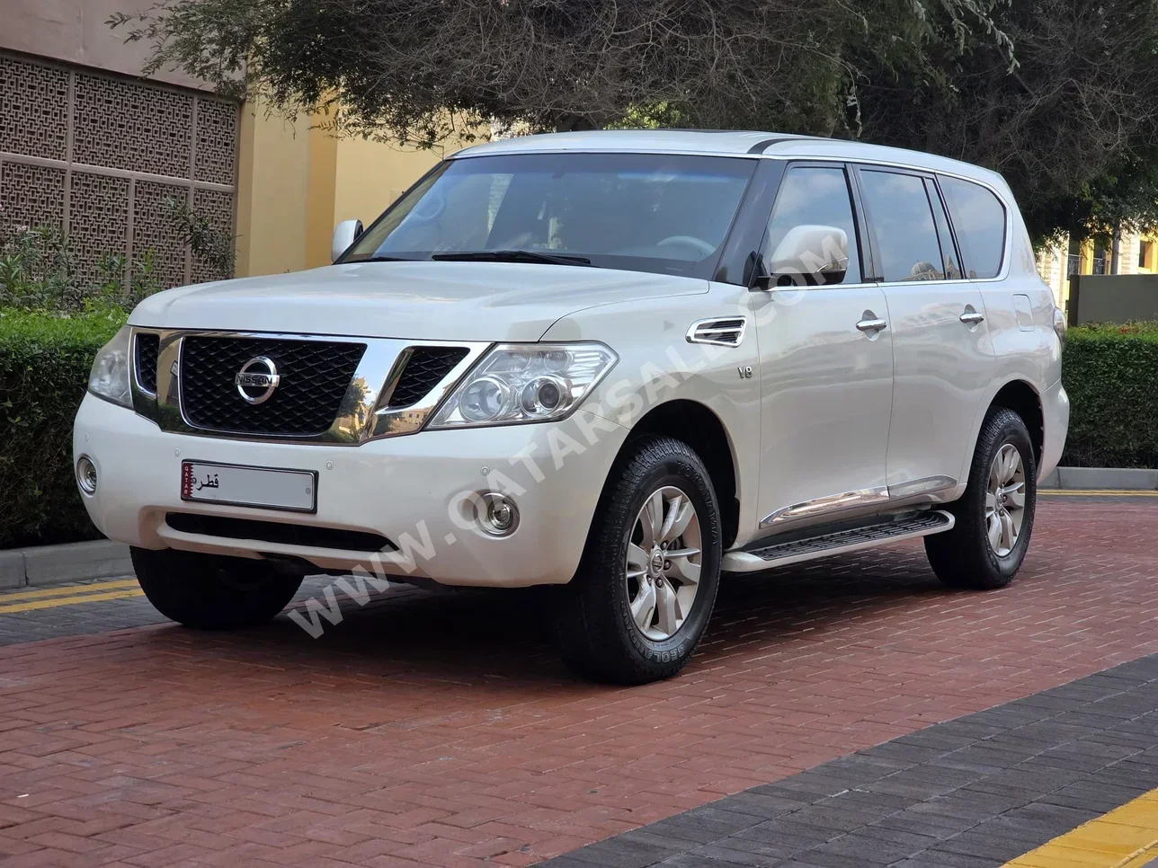 نيسان  باترول  اس اي  2013  اوتوماتيك  145,000 كم  8 سلندر  دفع رباعي  اس يو في  أبيض