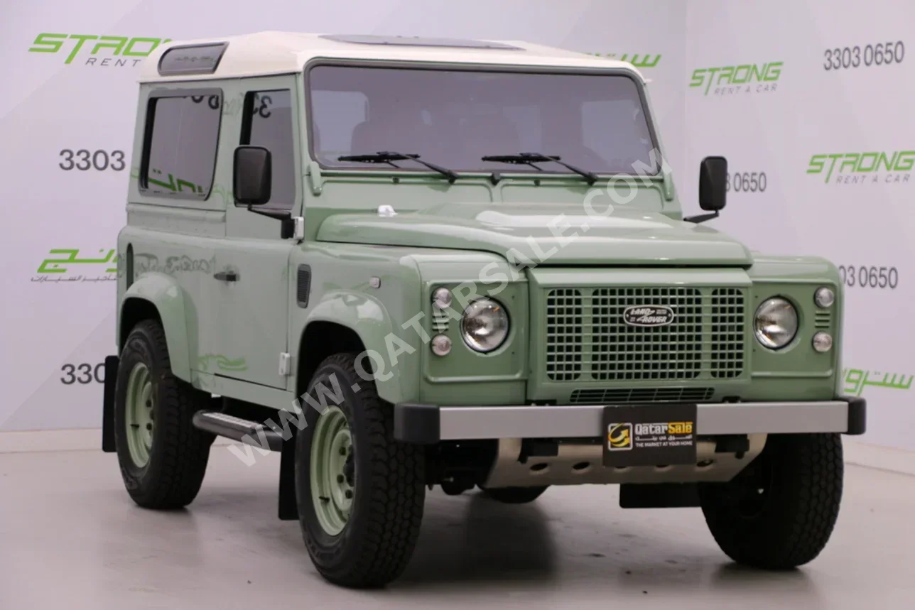 لاند روفر ديفيندر 90 2016 عادي 22,000 كم 4 سلندر دفع رباعي اس يو في أخضر