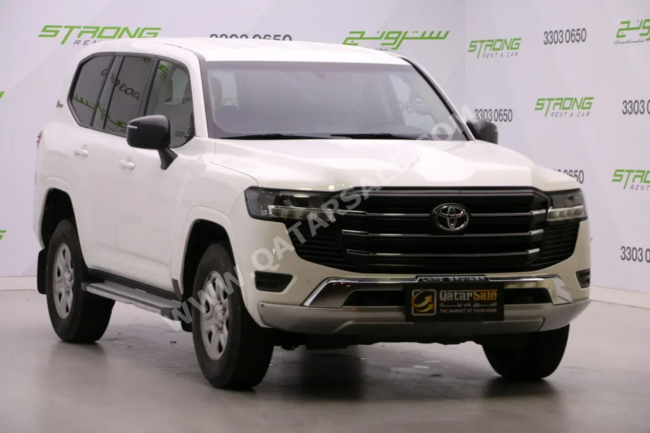 تويوتا لاند كروزر جي اكس 2022 اوتوماتيك 187,000 كم 6 سلندر دفع رباعي اس يو في أبيض