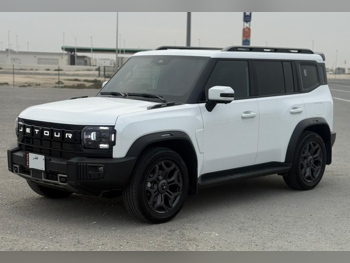 جيتور  تي 2  لكجري  2025  اوتوماتيك  12,000 كم  4 سلندر  دفع رباعي  اس يو في  أبيض  تحت الضمان