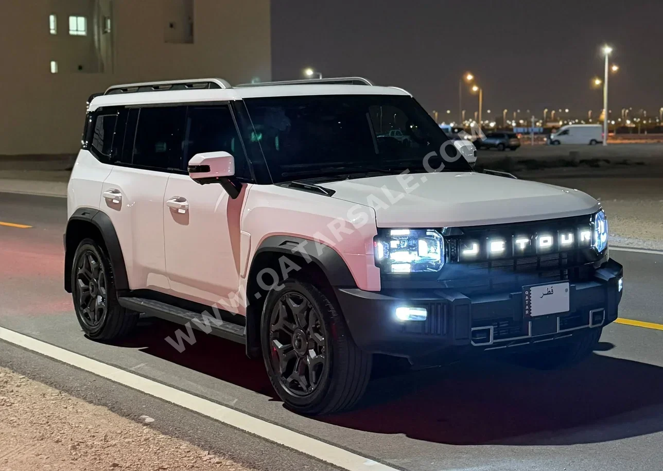 جيتور  تي 2  لكجري  2025  اوتوماتيك  12,000 كم  4 سلندر  دفع رباعي  اس يو في  أبيض  تحت الضمان