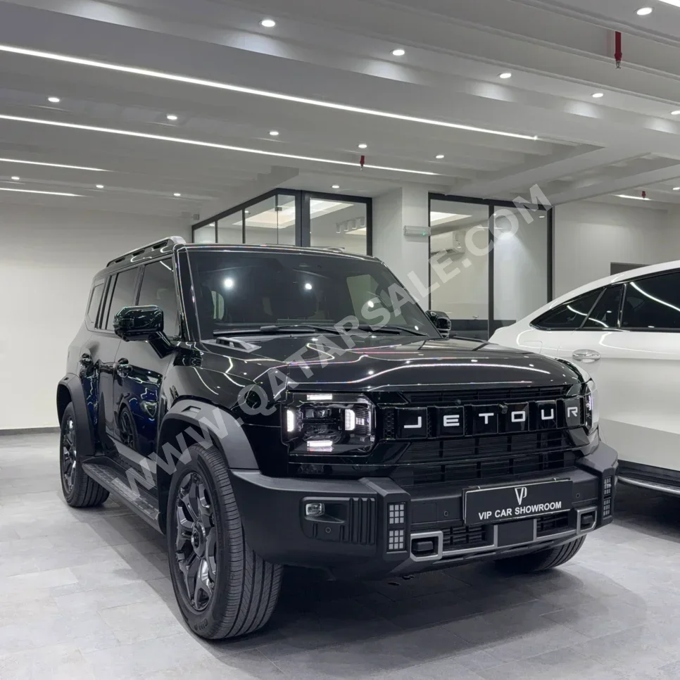 Jetour  T2  Luxury Plus  2025  Automatic  17,000 Km  4 Cylinder  Four Wheel Drive (4WD)  SUV  Black  With Warranty