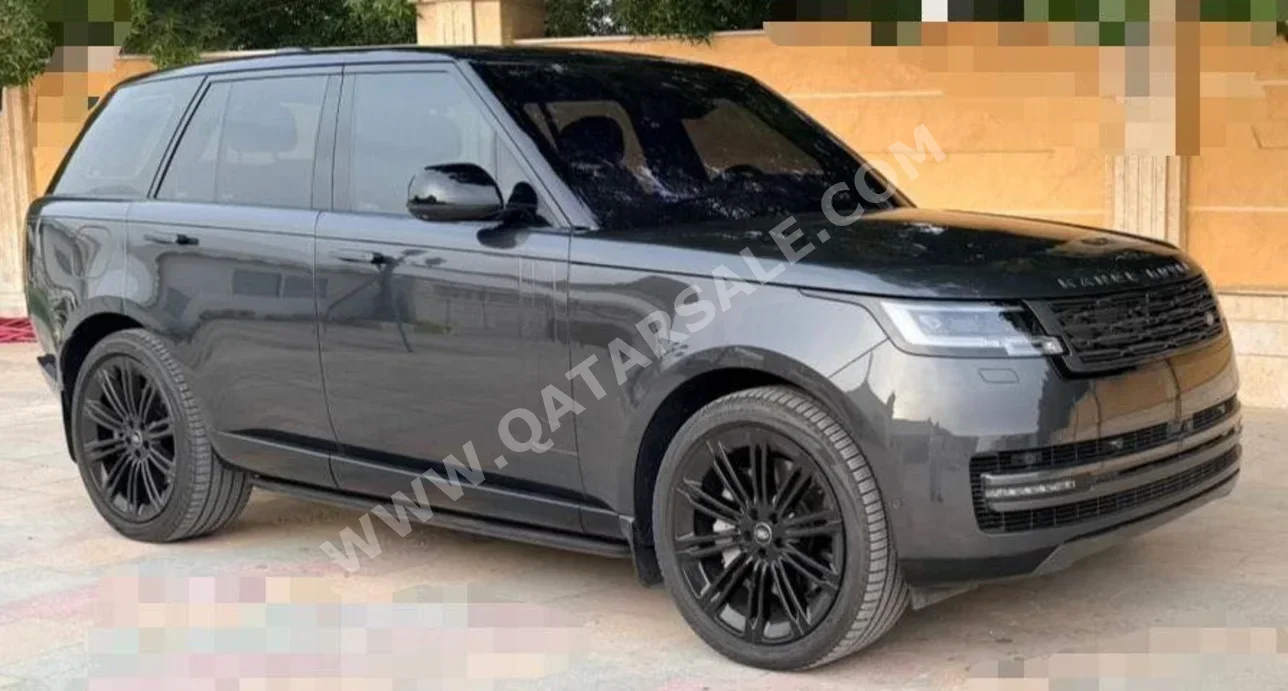 لاند روفر  رنج روفر  فوج اتش اس اي  2023  اوتوماتيك  37,650 كم  8 سلندر  دفع رباعي  اس يو في  رمادي  تحت الضمان