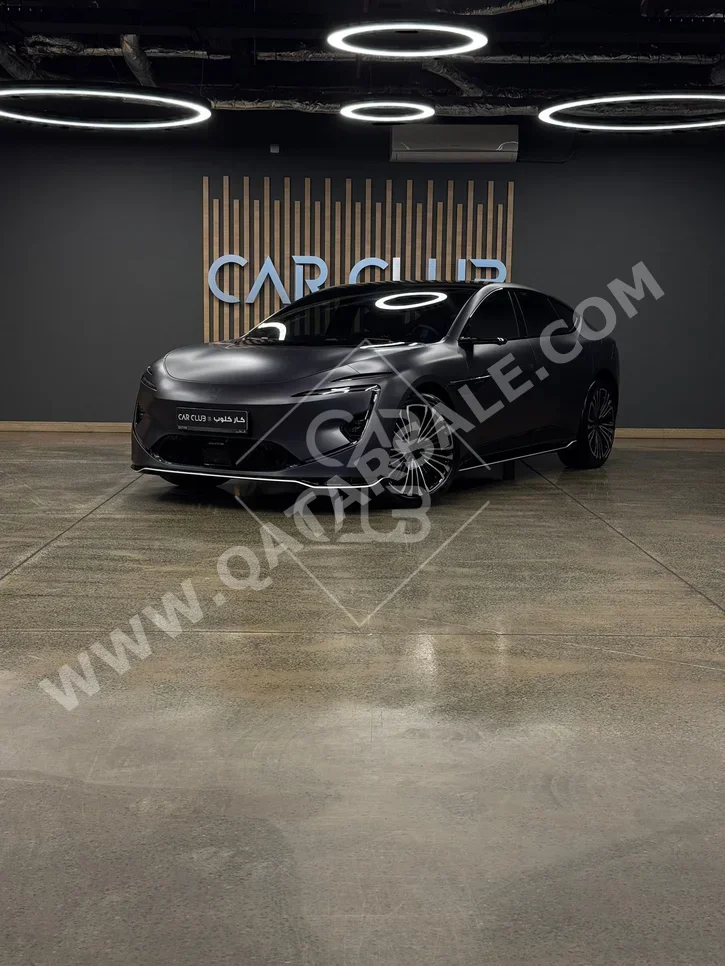 Avatr 12 2025 Automatic 5,000 Km 0 Cylinder Rear Wheel Drive (RWD) Sedan Gray With Warranty