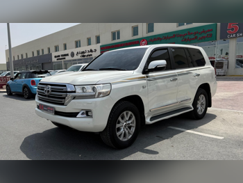 Toyota  Land Cruiser  VXR  2018  Automatic  249,000 Km  8 Cylinder  Four Wheel Drive (4WD)  SUV  White