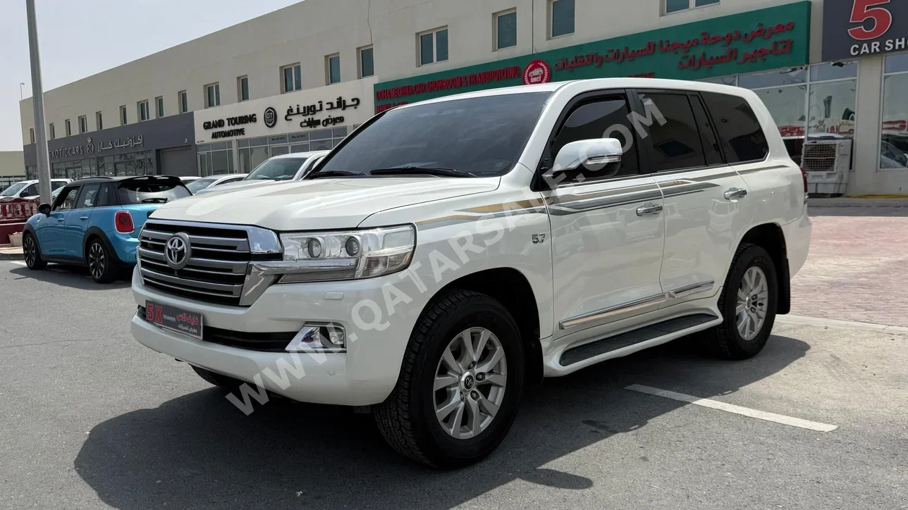 Toyota  Land Cruiser  VXR  2018  Automatic  249,000 Km  8 Cylinder  Four Wheel Drive (4WD)  SUV  White