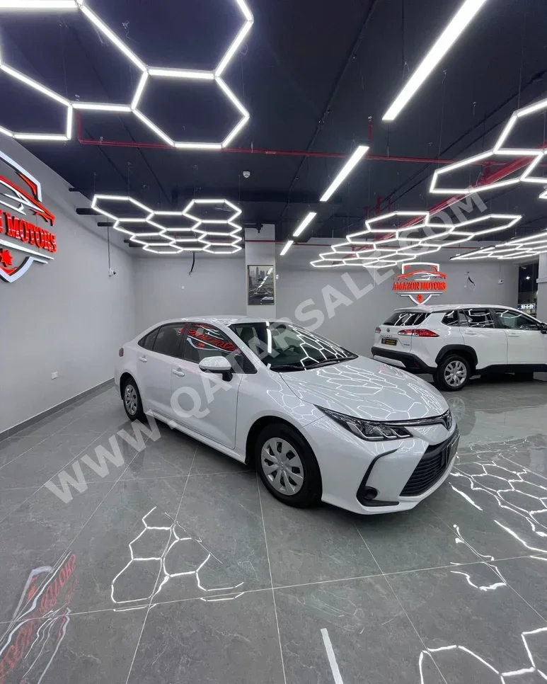تويوتا  كورولا  اكس ال اي  2023  اوتوماتيك  75,000 كم  4 سلندر  سحب امامي  سيدان  أبيض