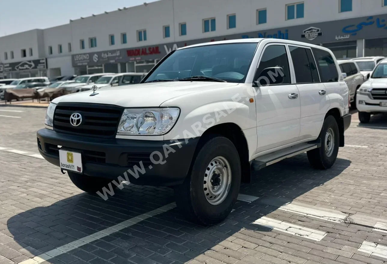 تويوتا  لاند كروزر  جي  2006  اوتوماتيك  278,290 كم  6 سلندر  دفع رباعي  اس يو في  أبيض