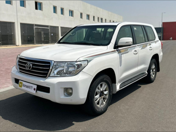 تويوتا  لاند كروزر  جي اكس  2014  اوتوماتيك  461,749 كم  6 سلندر  دفع رباعي  اس يو في  أبيض