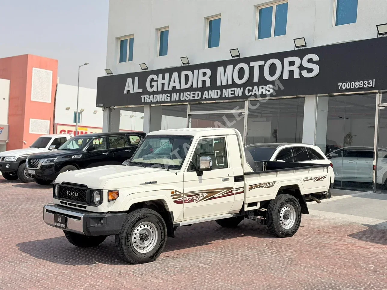 تويوتا  لاند كروزر  ال اكس  2024  اوتوماتيك  40,000 كم  6 سلندر  دفع رباعي  بيكب  أبيض  تحت الضمان