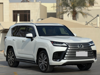 Lexus  LX  570  2025  Automatic  8,000 Km  8 Cylinder  Four Wheel Drive (4WD)  SUV  White  With Warranty