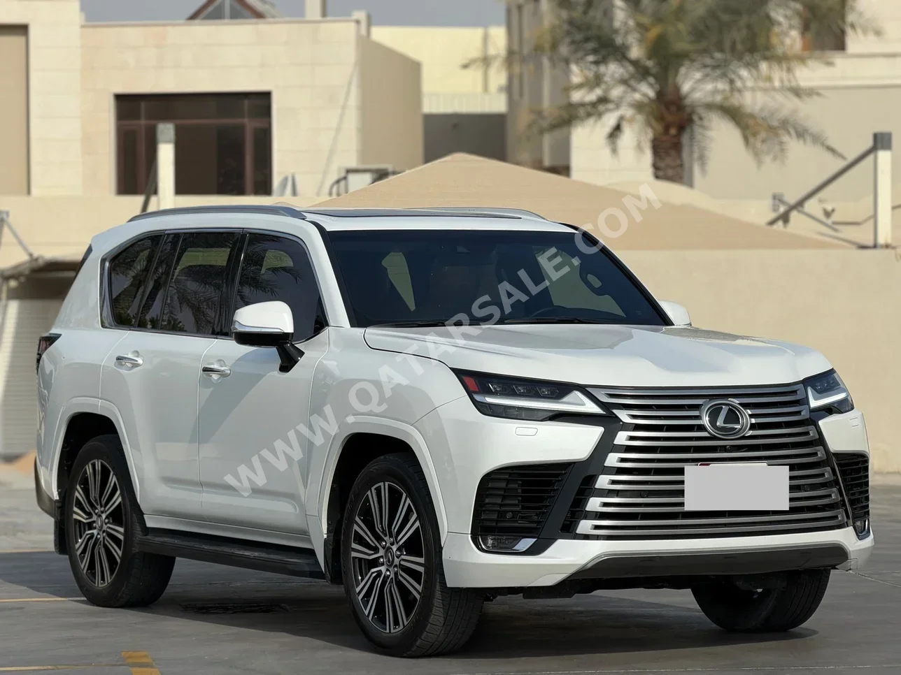 Lexus  LX  570  2025  Automatic  8,000 Km  8 Cylinder  Four Wheel Drive (4WD)  SUV  White  With Warranty