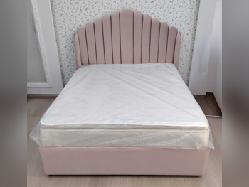 الأسّرة - كوين  - زهري  - متضمنة المرتبة