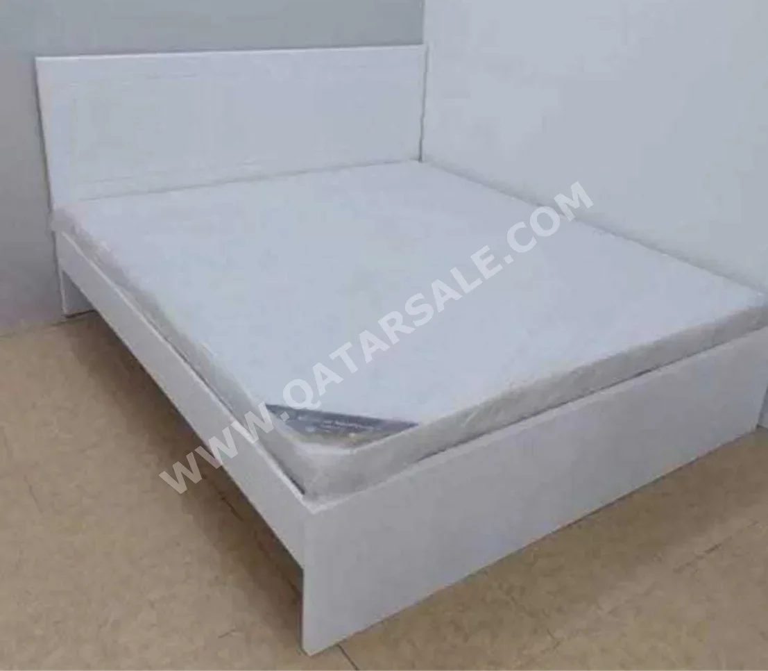 الأسّرة - كوين  - أبيض  - متضمنة المرتبة