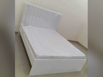 الأسّرة - كوين  - أبيض  - متضمنة المرتبة