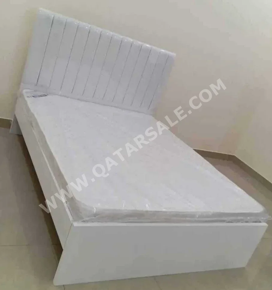 الأسّرة - كوين  - أبيض  - متضمنة المرتبة