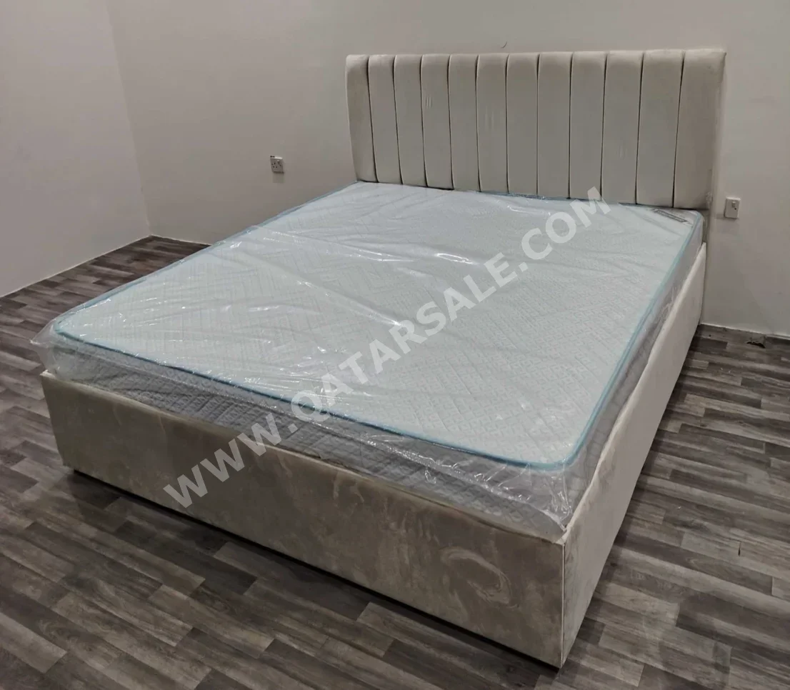 الأسّرة - كينج  - اللون الرمادي  - متضمنة المرتبة