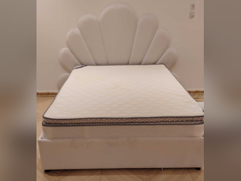 الأسّرة - كوين - أبيض - متضمنة المرتبة