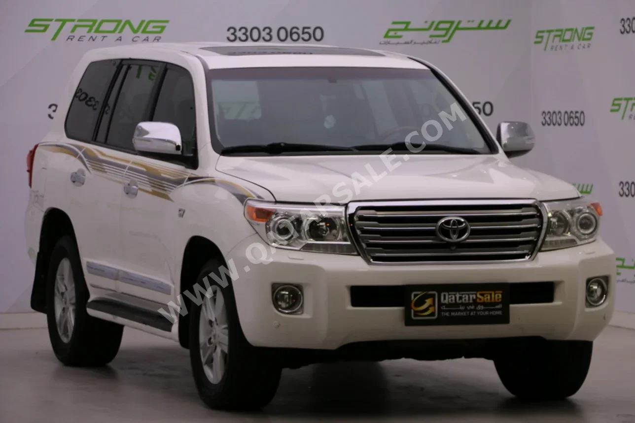 Toyota Land Cruiser VXR 2015 Automatic 300,000 Km 8 Cylinder Four Wheel Drive (4WD) SUV White