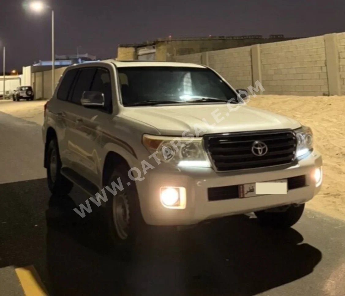 Toyota  Land Cruiser  GXR  2012  Automatic  338,000 Km  8 Cylinder  Four Wheel Drive (4WD)  SUV  Pearl