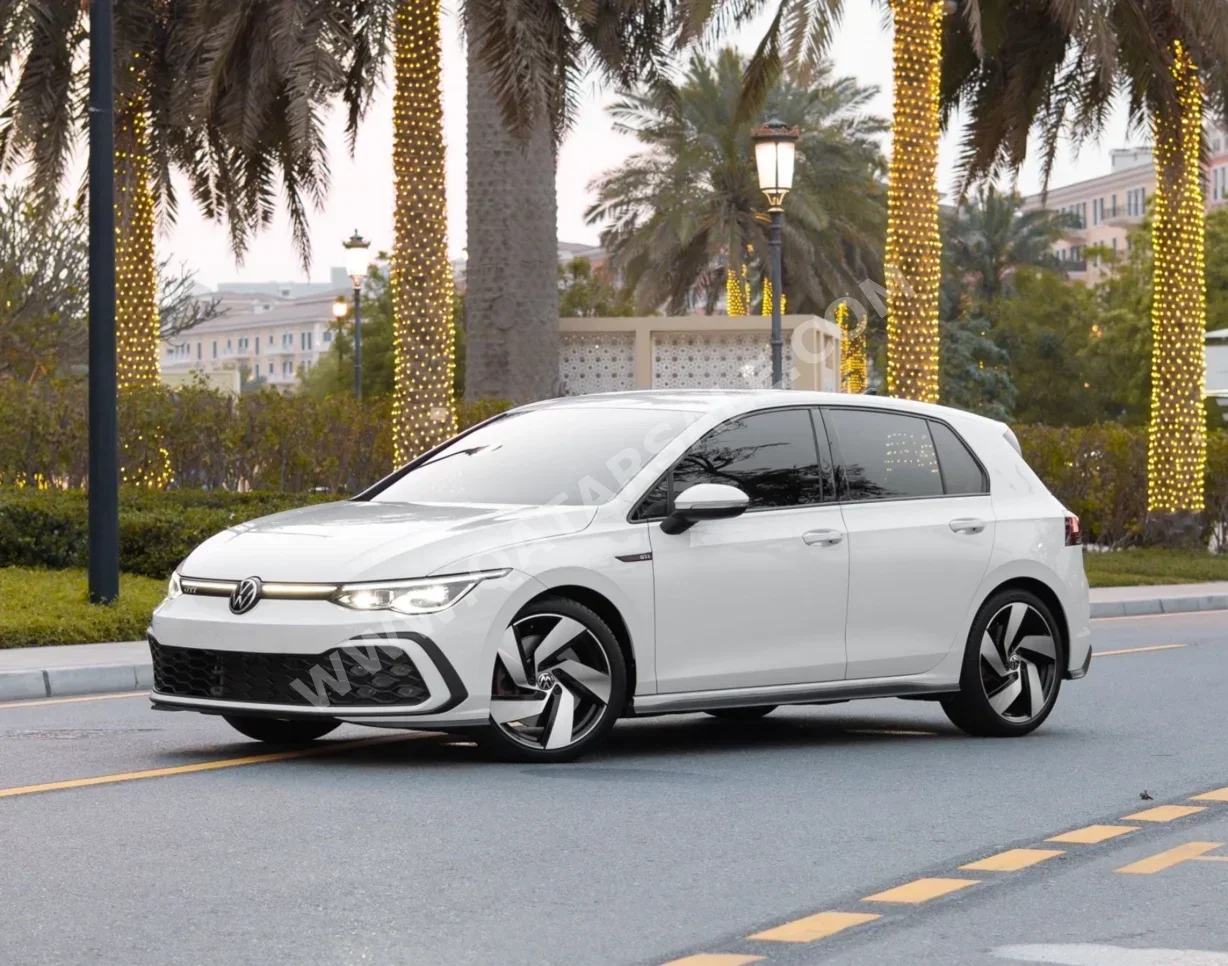 فوكس واغن غولف جي تي اي 2023 اوتوماتيك 44,000 كم 4 سلندر دفع كلي مستمر هاتشباك أبيض