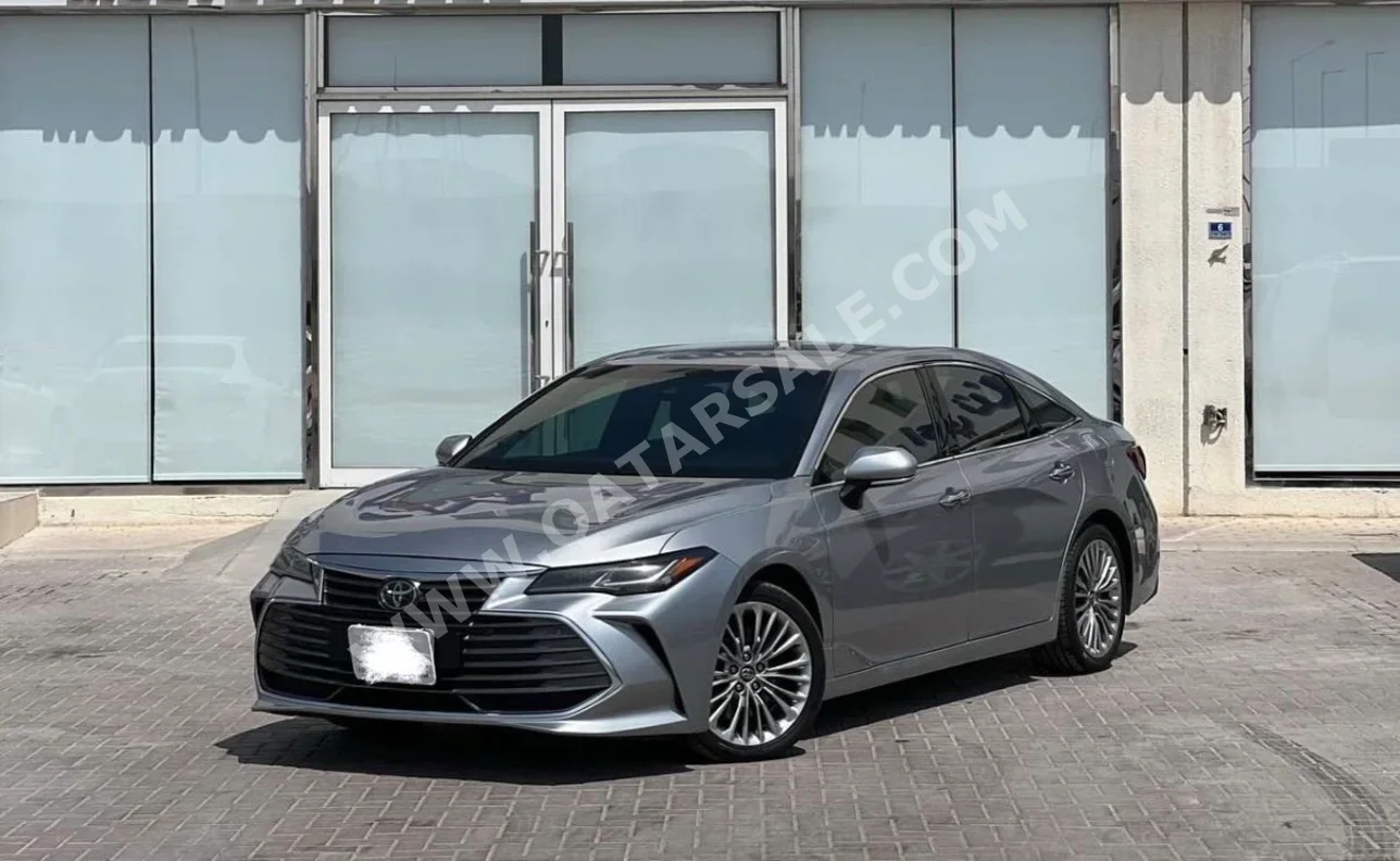 Toyota  Avalon  Limited  2019  Automatic  223,000 Km  6 Cylinder  Front Wheel Drive (FWD)  Sedan  Silver