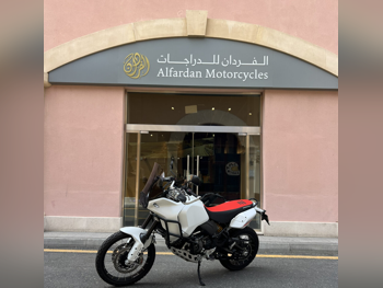 دوكاتي  دزيرت اكس -  2025 - اللون ابيض -  الضمان