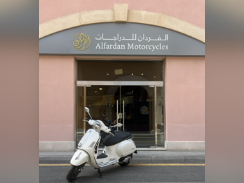 فيسبا  جي اتس اس سوبر سبورت 300 -  2023 - اللون ابيض