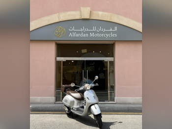 فيسبا  300 جي تي اس -  2016 - اللون رمادي