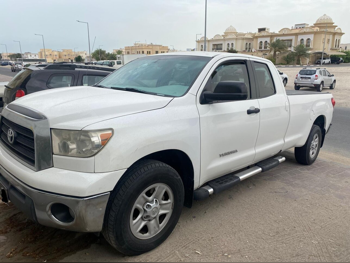 Toyota  Tundra  2008  Automatic  177,000 Km  8 Cylinder  Four Wheel Drive (4WD)  Pick Up  White