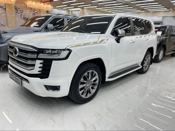 Toyota  Land Cruiser  VXR Twin Turbo  2022  Automatic  85,000 Km  6 Cylinder  Four Wheel Drive (4WD)  SUV  White